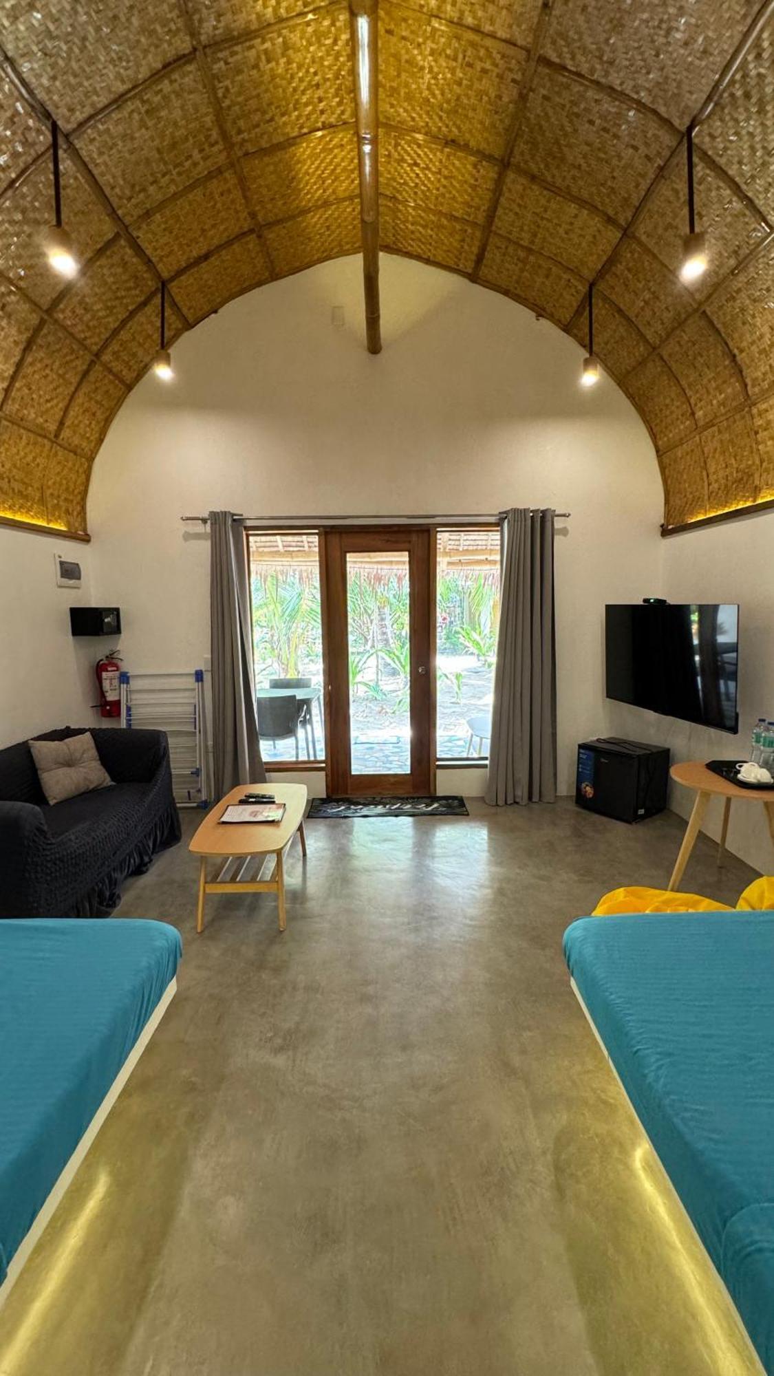 Footprints Beach Resort Agpudlos Esterno foto