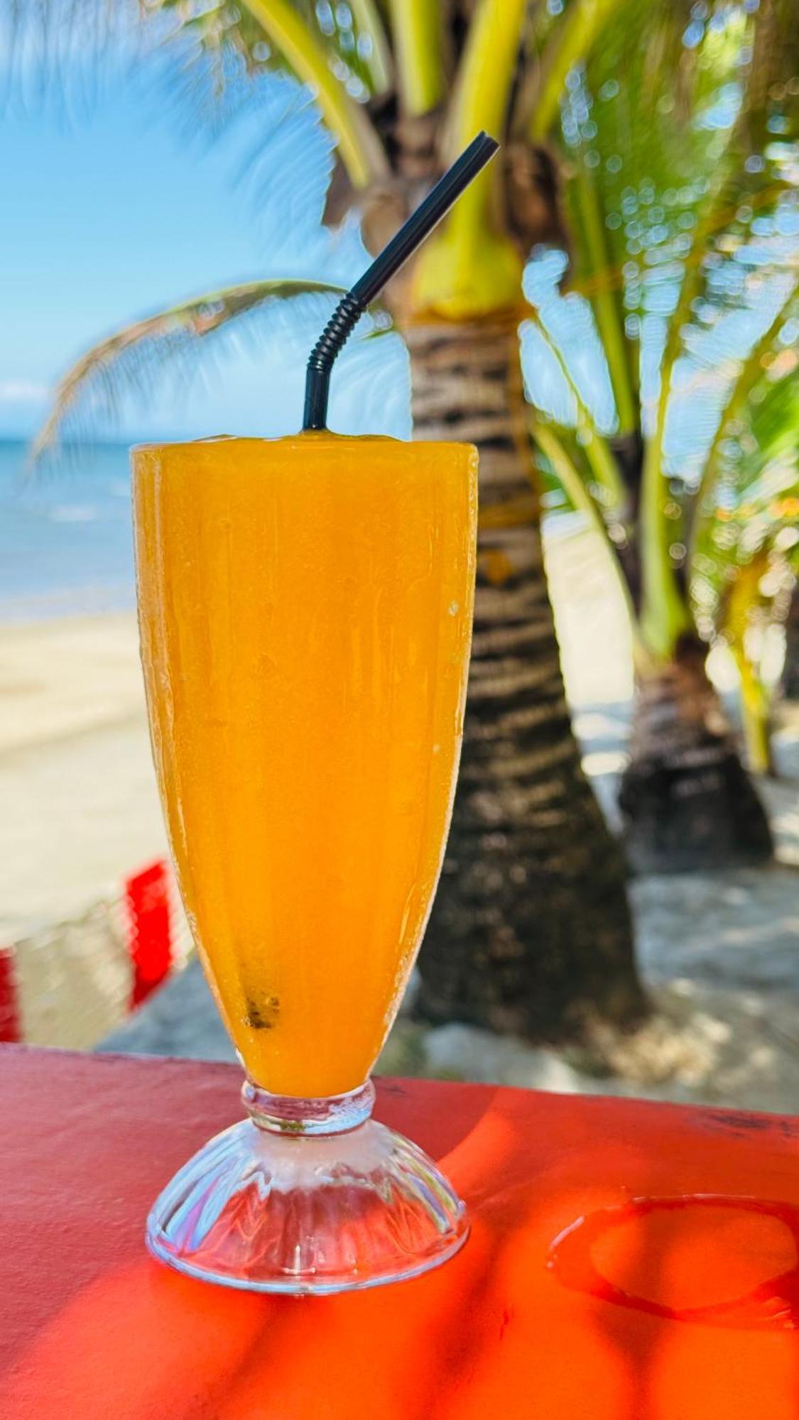 Footprints Beach Resort Agpudlos Esterno foto