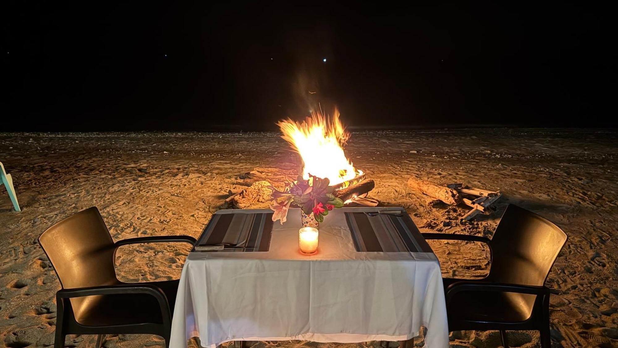 Footprints Beach Resort Agpudlos Esterno foto
