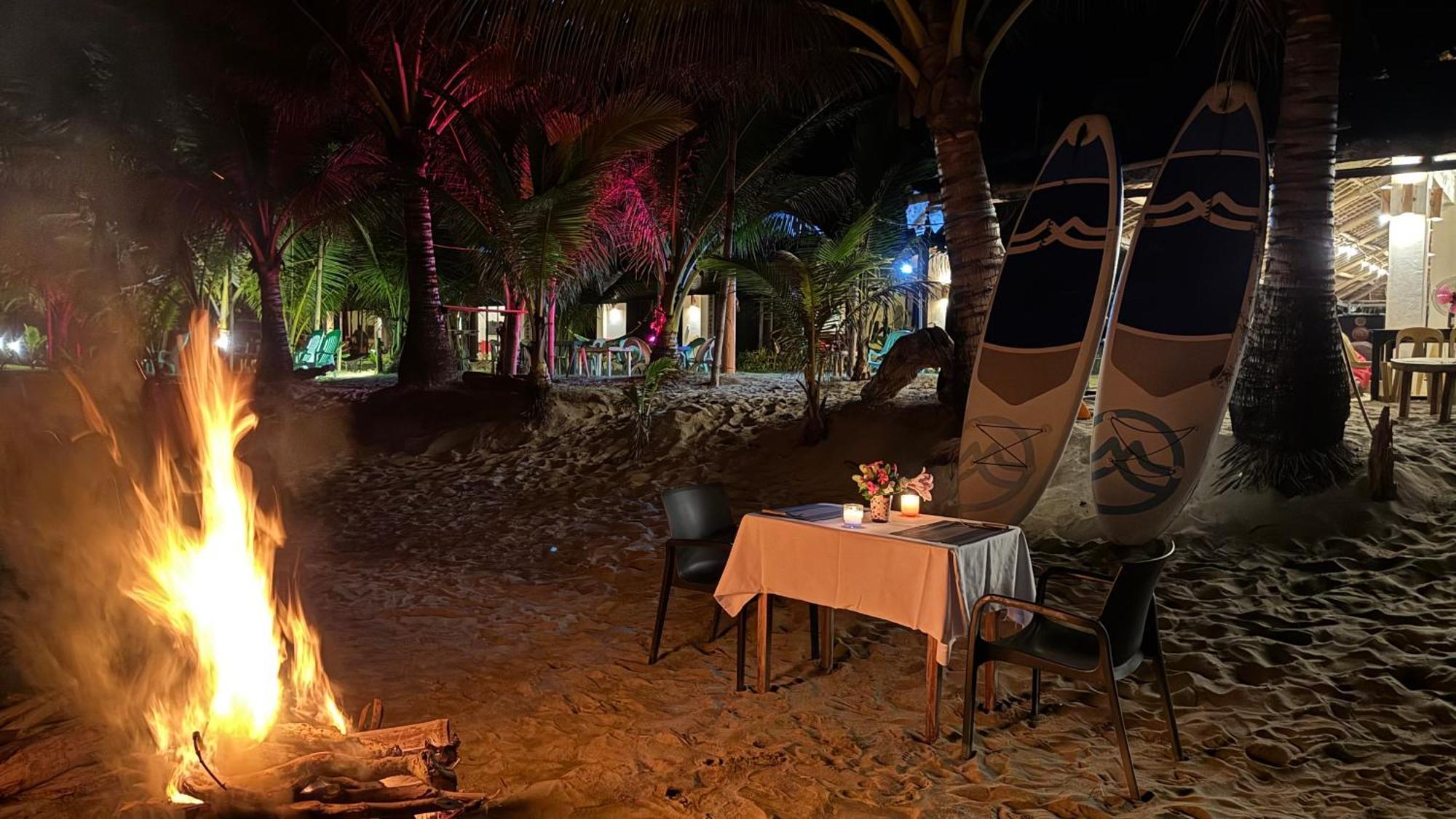 Footprints Beach Resort Agpudlos Esterno foto